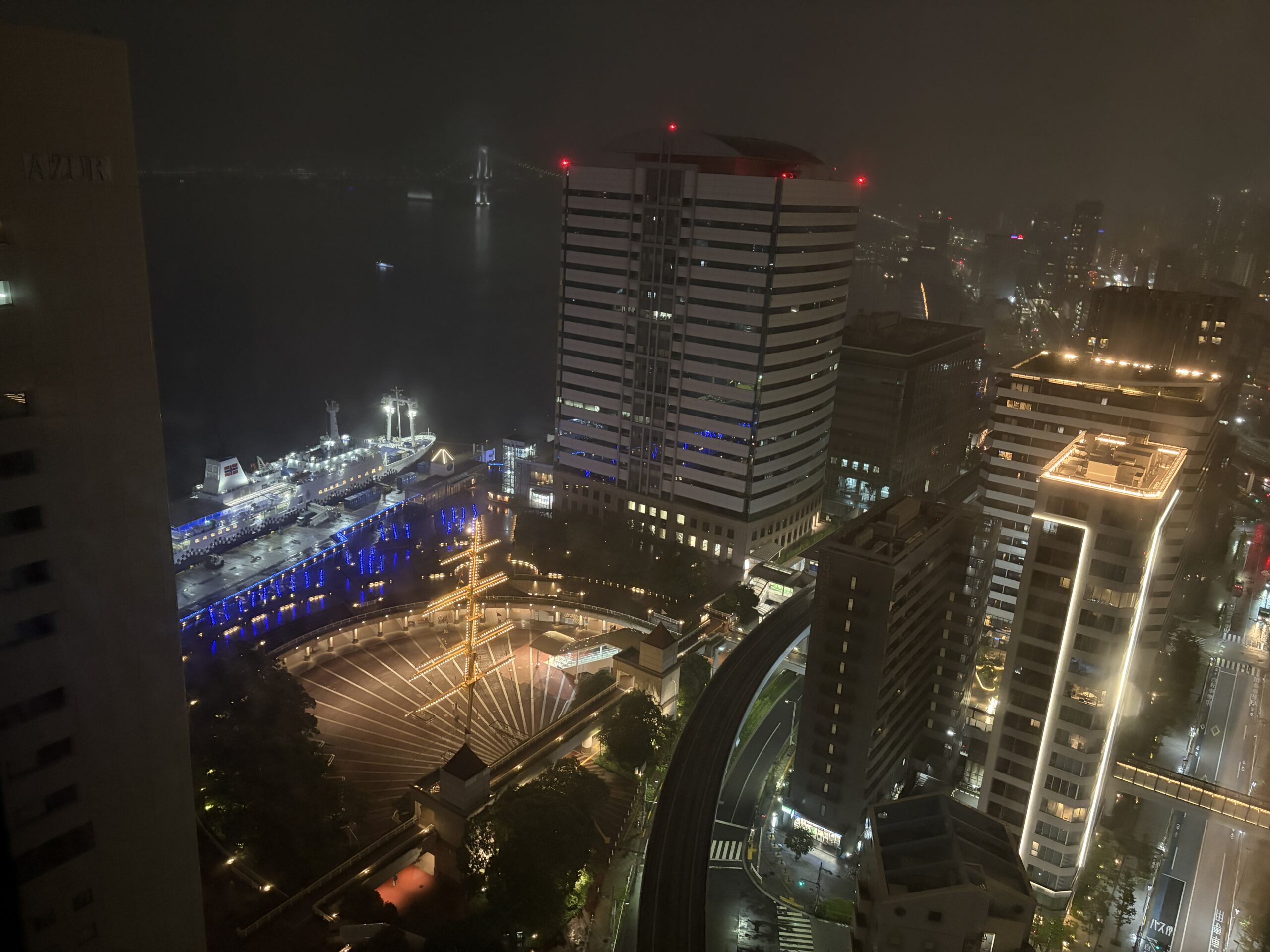 メズム東京 客室からの夜景（東京湾方面）